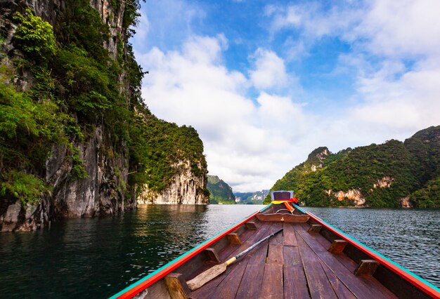 Schöner Feiertag in Nationalpark Khao Sok, Suratthani, Thailand