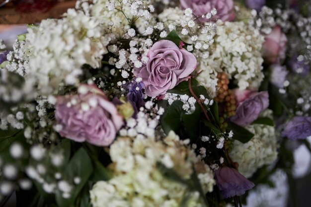 Schöner Feiertagsblumenstrauß Zarter Blumenstrauß Blumen