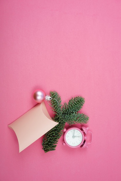 Schöner festlicher rosa Hintergrund des neuen Jahres