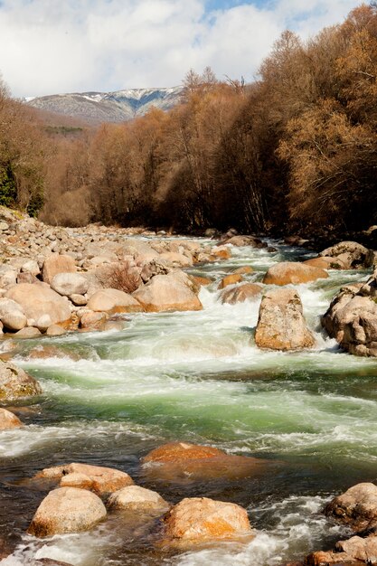 Schöner Flusslauf nach unten