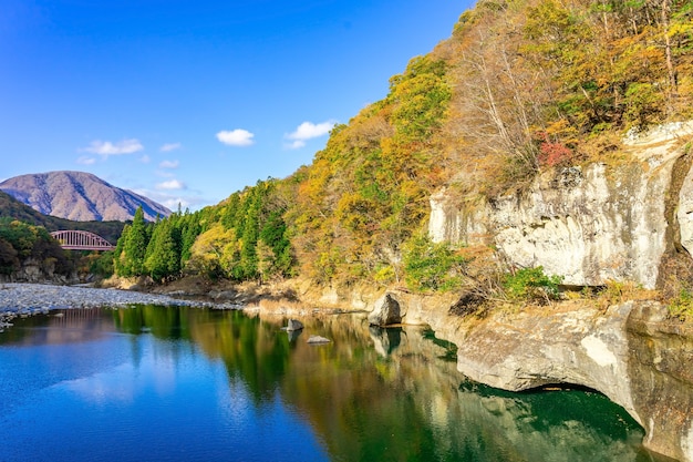 Foto schöner herbst bei tonohetsuri, aizuwakamatsu, japan