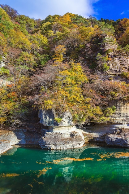 Foto schöner herbst bei tonohetsuri, aizuwakamatsu, japan