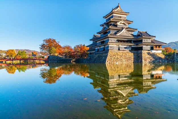 Schöner Herbst von Matsumo Castle, Nagano, Japan