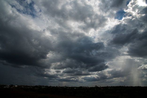 Schöner Himmel mit Wolken