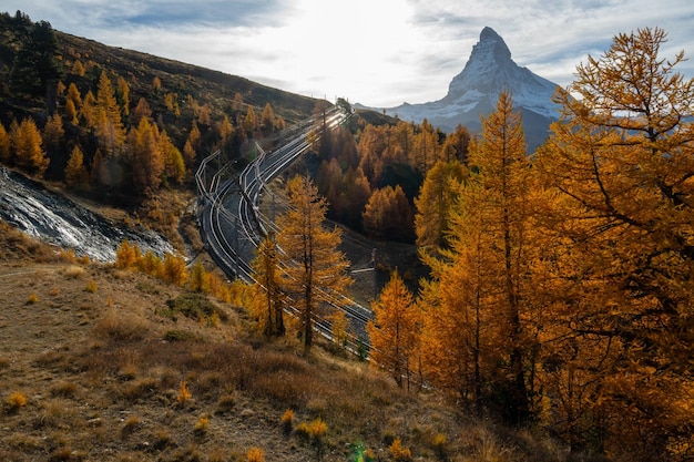 Schöner Landschaftsblick mit Matterhorn im Herbst in Zermatt Schweiz