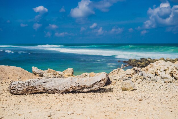 Schöner Melasti-Strand mit türkisfarbenem Wasser, Insel Bali Indonesien