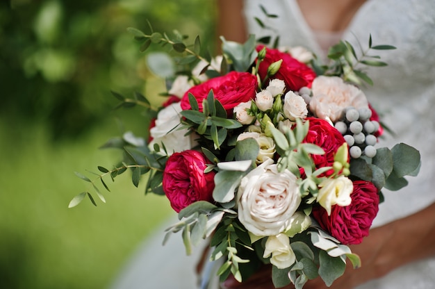 Schöner moderner und Eleganzhochzeitsblumenstrauß.