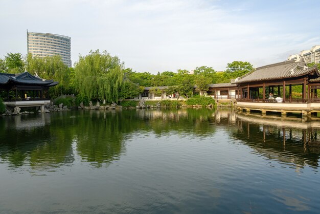 Schöner Mondseepark in Ningbo, China