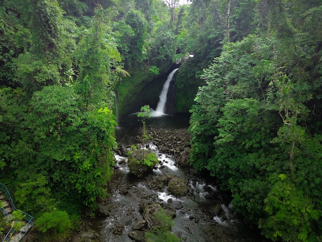 Schöner Morgenblick auf das Naturpanorama Indonesiens mit der Schönheit der Farben und der Natur