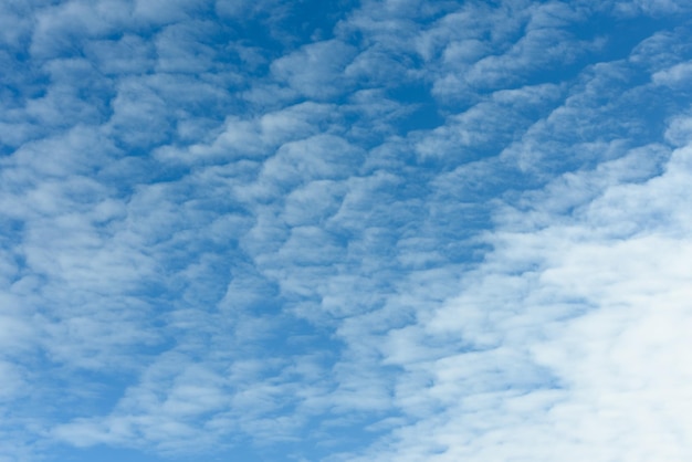 Foto schöner natürlicher hintergrundhimmel mit wolken