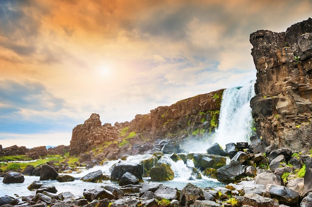 Schöner Oxararfoss-Wasserfall im Nationalpark Thingvellir, Westisland