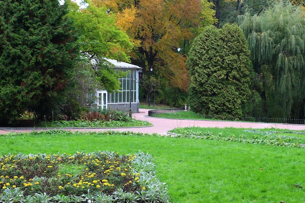 Schöner Park in der Stadt