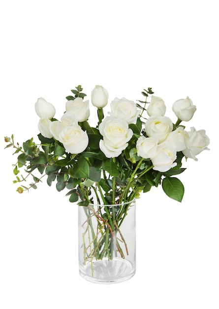 Schöner riesiger Strauß weißer Rosen in Vase isoliert auf weißem Hintergrund