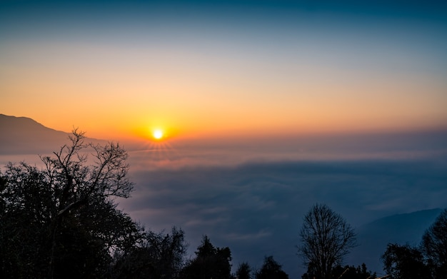 Schöner Sonnenaufgang von Mardi Trek, Nepal.