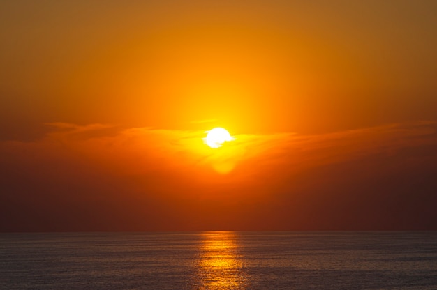 Schöner Sonnenuntergang am Schwarzen Meer