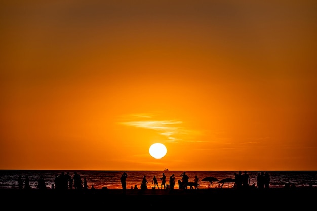 Schöner Sonnenuntergang am Strand von Conil de la Frontera, Cádiz.