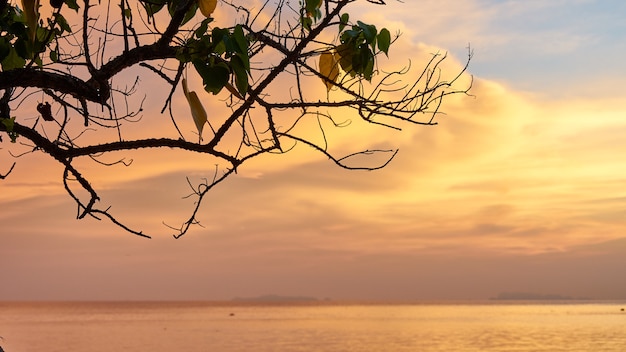 Schöner Sonnenuntergang auf Koh Phangan in Thailand