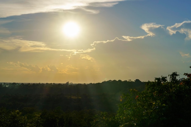 Schöner Sonnenuntergang im Pha Taem Nationalpark Ubon Ratchathani Provinz Thailand