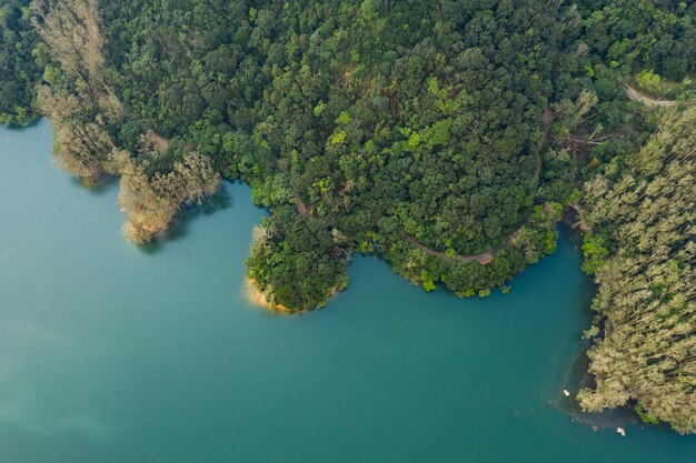 Schöner Stausee von oben