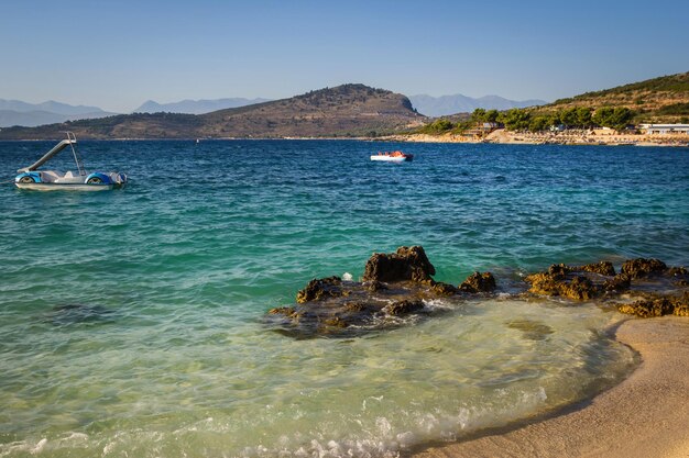 Schöner Strand für einen Urlaub in Albanien Ionisches Meer