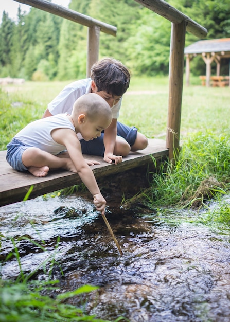 Schöner Tag für Kinderferien in der Natur