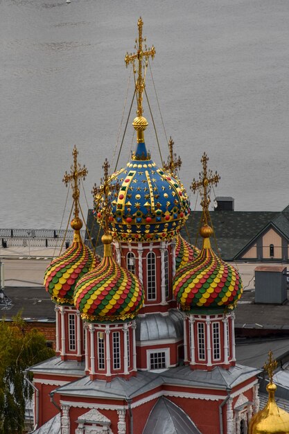 Schöner Tempel am Flussufer