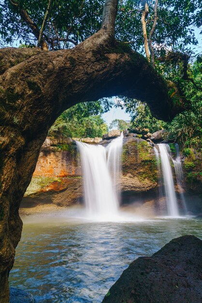 Schöner Wasserfall Haew Suwat im Nationalpark Khao Yai in Thailand