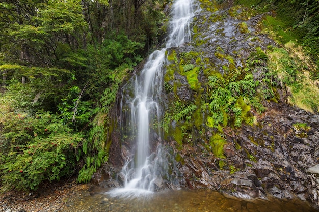 Schöner Wasserfall in Chile, Südamerika.