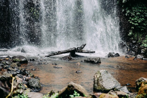 Schöner Wasserfall in West Java Indonesien