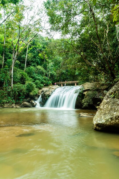 Schöner Wasserfall Mae Sa bei Chiang Mai, Thailand