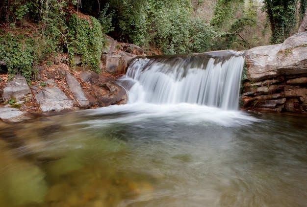 Schöner Wasserfall