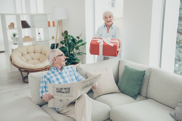 schönes älteres Ehepaar zu Hause