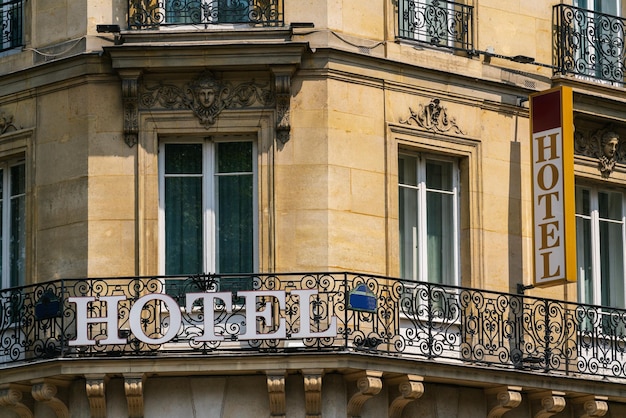 Schönes altes Hotelschild in Paris