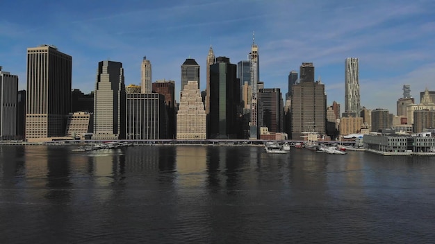 Schönes amerika der vogelperspektive auf new york city manhattan-skylinepanorama mit wolkenkratzern über h