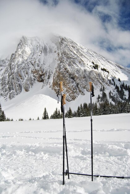 Foto schönes bild von schneebedeckten feldern vor dem himmel