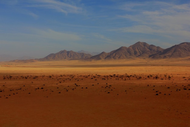 Schönes Bild von Wüstenlandschaft gegen den Himmel