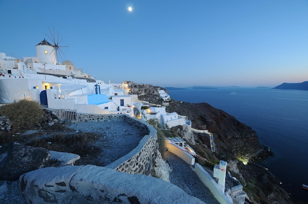 Schönes Dorf Oia in Santorini-Kykladen nachts