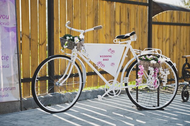 Schönes Fahrrad mit Blumen 4172