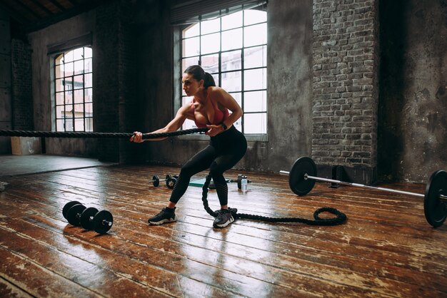 Schönes Frauentraining und funktionelles Training im Fitnessstudio