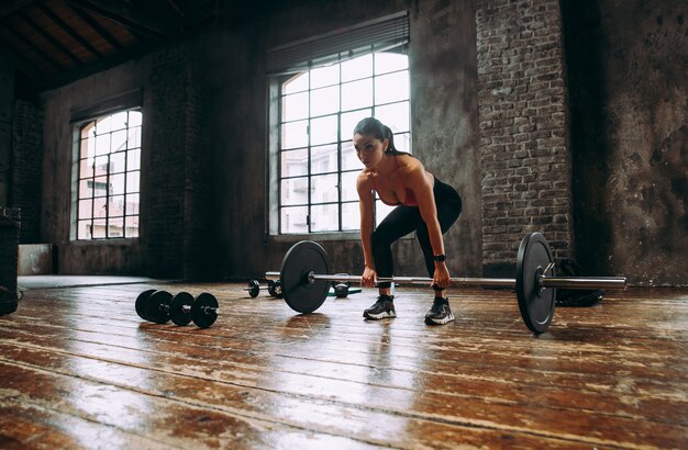 Schönes Frauentraining und funktionelles Training im Fitnessstudio