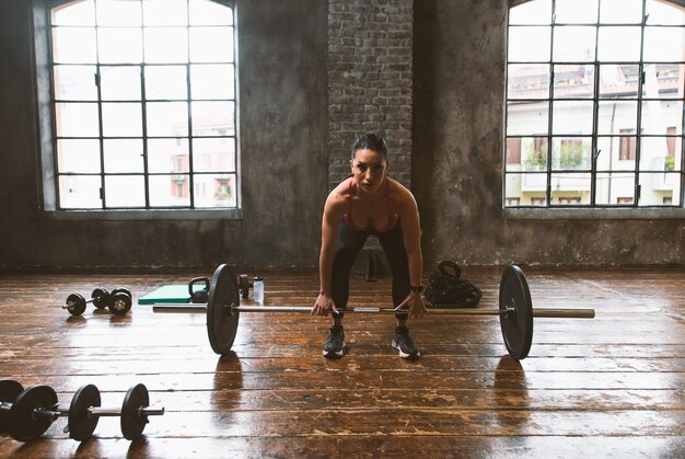 Schönes Frauentraining und funktionelles Training im Fitnessstudio