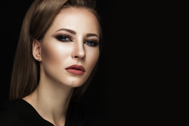 Foto schönes mädchen mit orientalischem make-up