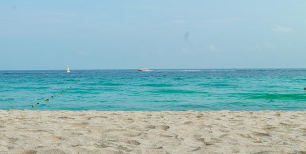 Schönes Meer Koh Larn in Thailand