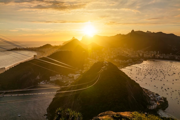 Schönes Panorama von Rio de Janeiro in der Dämmerung Brasilien Zuckerhut