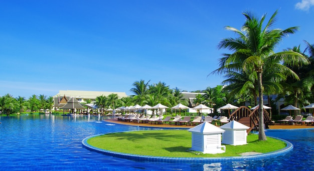 Schönes Schwimmbad in Thailand