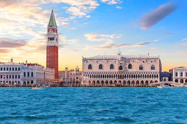 Schönes Sommerpanorama der Lagune von Venedig Italien