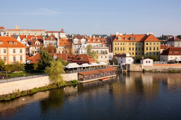 Schönes Stadtbild mit Moldau und Altstadt Prag, Tschechische Republik