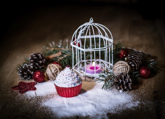 Schönes Weihnachtskompositionsfoto mit Kopienraum