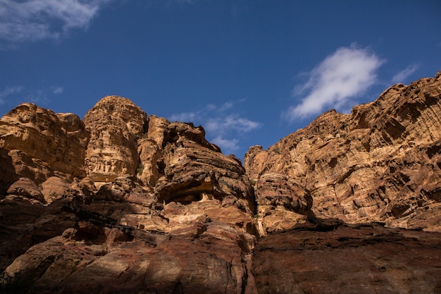 Schönheit der Felsen und der alten Architektur in Petra, Jordanien. Alter Tempel in Petra