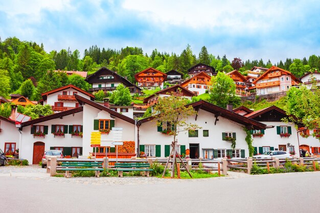 Foto schönheitshäuser in der altstadt von mittenwald in bayern, deutschland